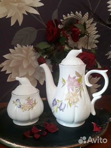 Фарфоровый винтажный чайник, сахарница