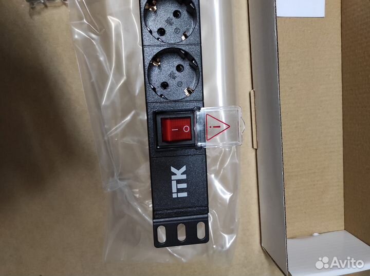 Блок розеток 8 гнезд в стойку рэк со шнуром