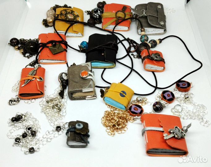 Кулоны-блокнотики, ручная работа