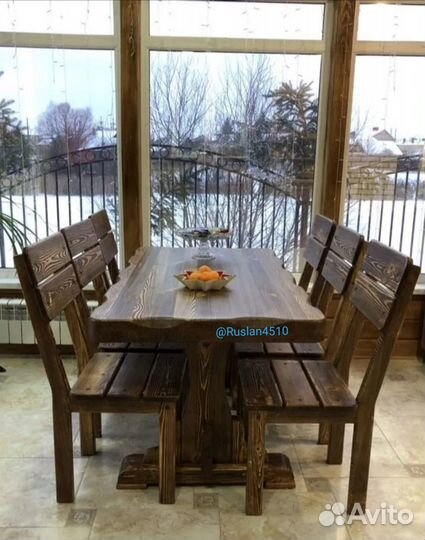 Стол обеденный