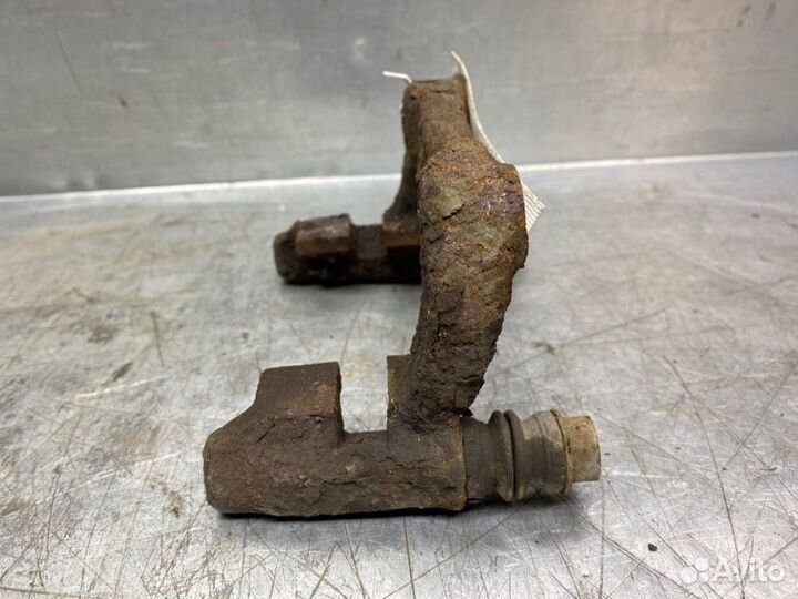 Скоба суппорта заднего левого Volkswagen Bora