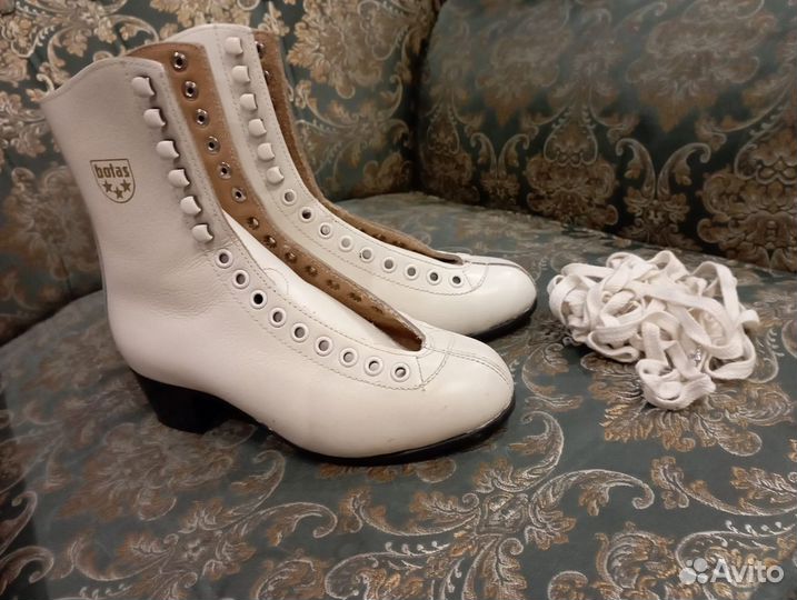 Фигурные ботинки Botas