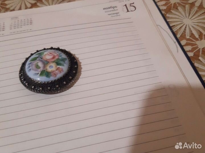 Продаю брошь женскую 18 век цена 2мл