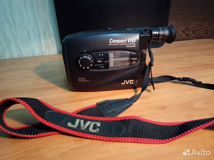 Кассетная видеокамера JVC