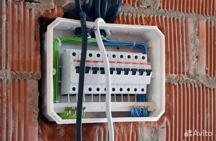 Услуги частного электрика. Замена розеток