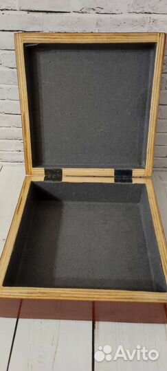 Старинная деревянная шкатулка