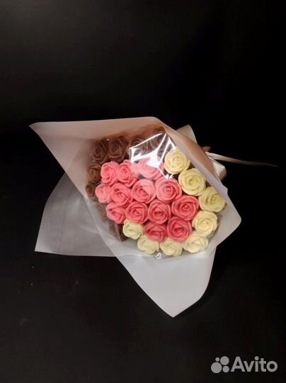 Букет - 29 Роз из Белого и Молочного Шоколада