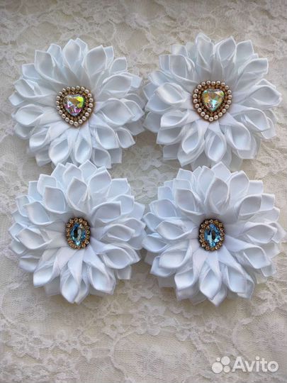 Белые банты