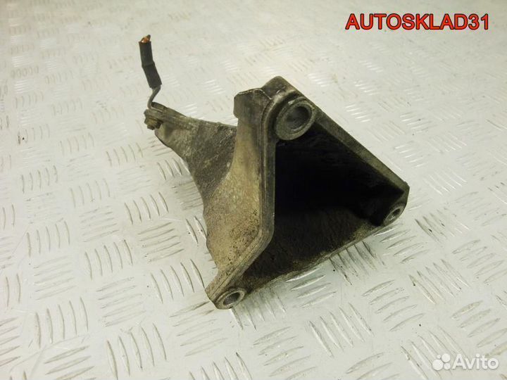 Кронштейн двигателя правый Audi A6 C5 8D0199308AD