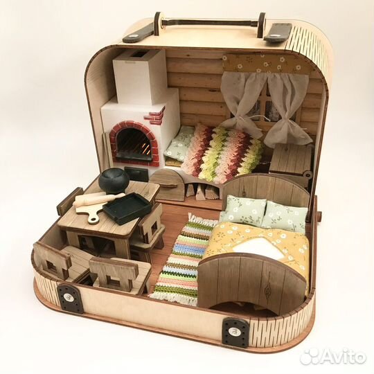 Кукольный домик-чемодан