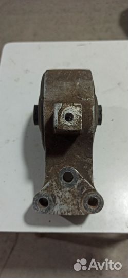 Подушка опора двигателя Мицубиси Спейс Стар 4G18