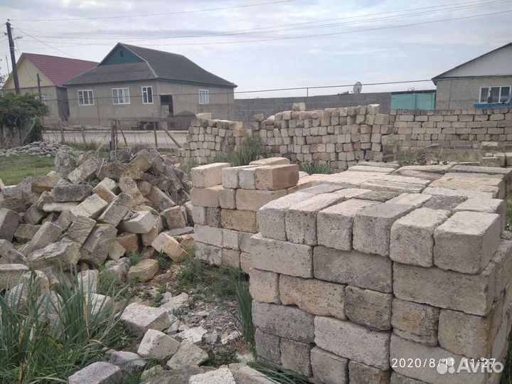 Кирпич из дербентского камня