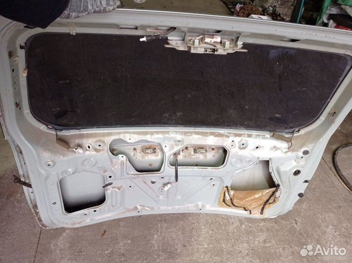 Крышка багажника Toyota Raum