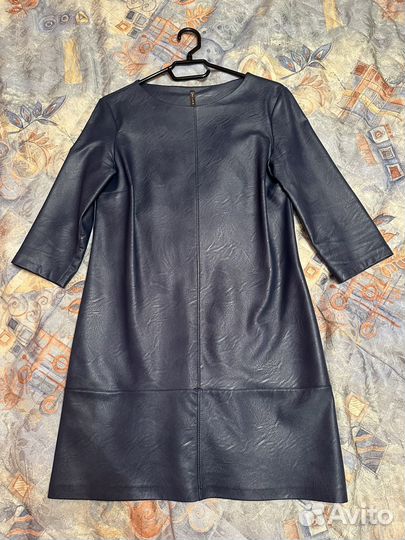 Платье из экокожи 42
