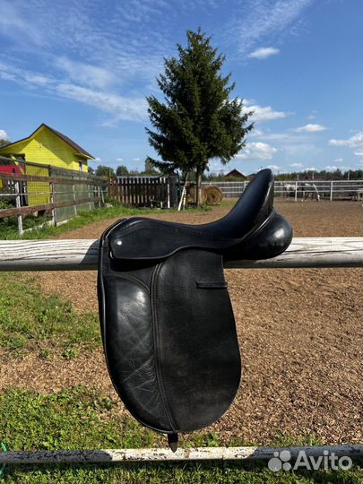 Выездковое седло