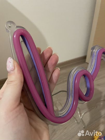 Неоновая вывеска, неоновая надпись