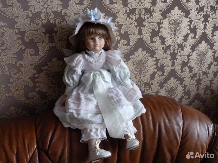 Кукла фарфоровая коллекционная