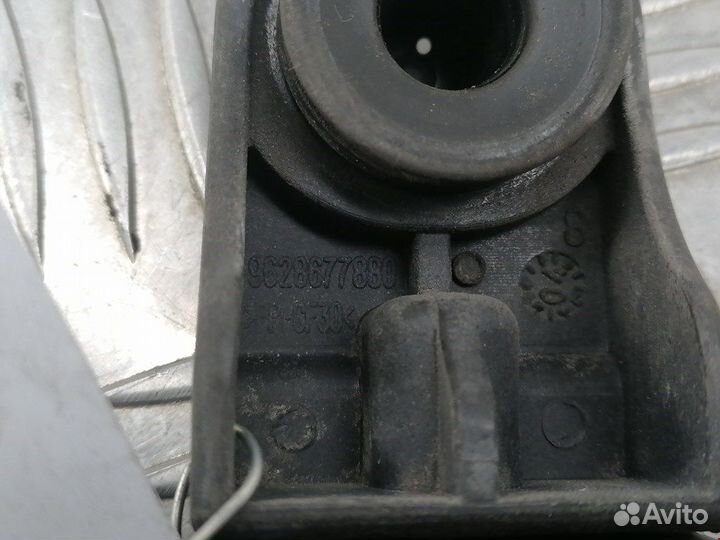 Кронштейн для Peugeot-Citroen 307