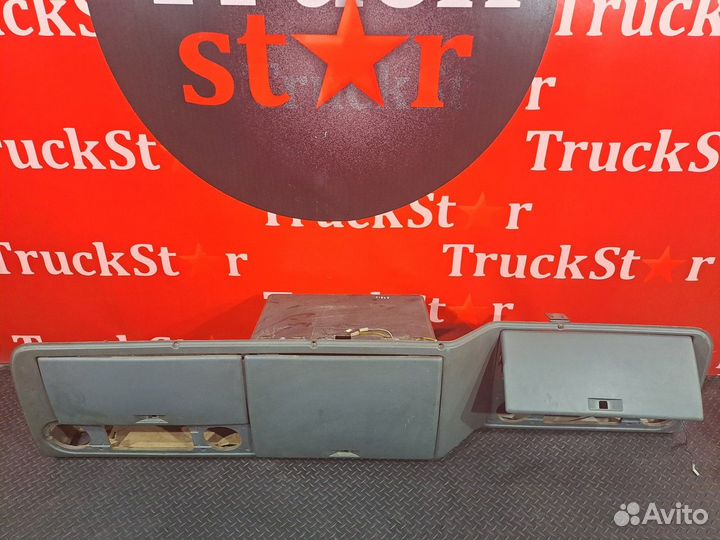 Передняя панель салона