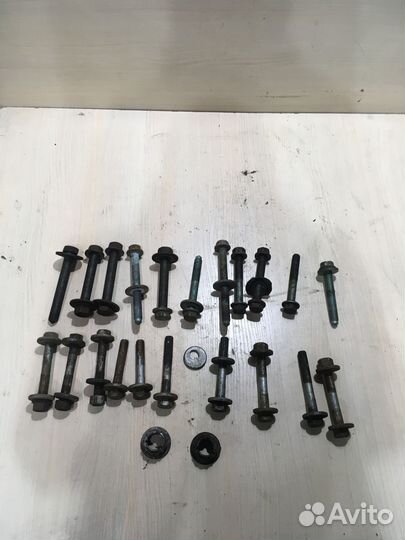 Болт развальный передний Фольксваген Тоуарег 3.2