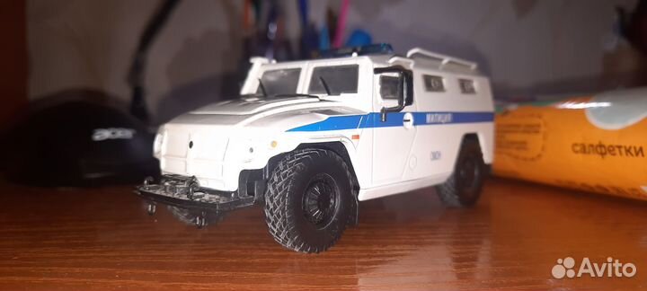 Модель автомобиля газ 233036 Тигр 1:43