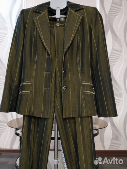 Брючный костюм женский