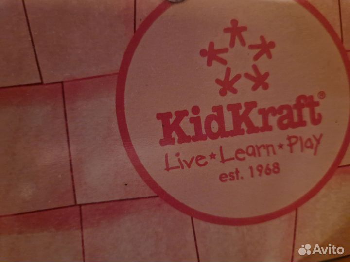 Большой кукольный домик с мебелью