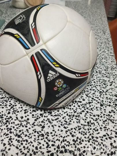 Футбольный мяч adidas