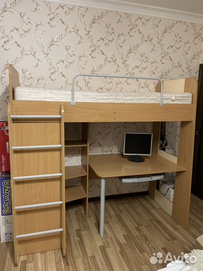 Детская кроватка с комп столиком и шкавчиком