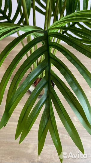 Пальма шикарная искусственная реалистичная тренд