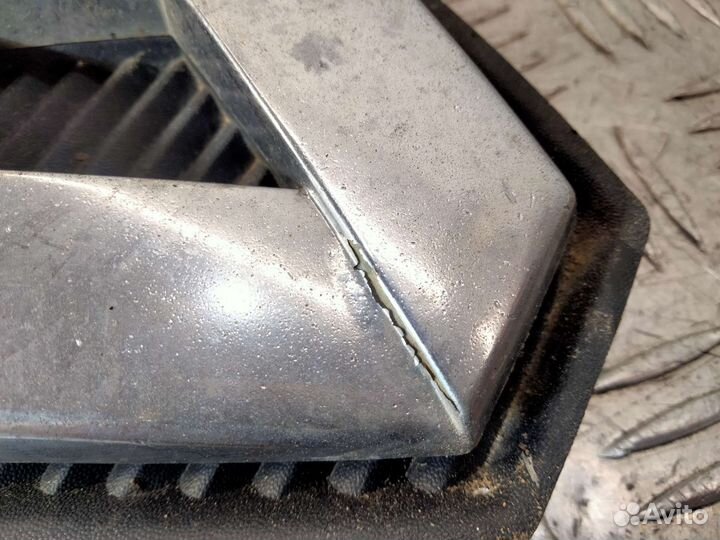 Эмблема передняя Renault Megane II