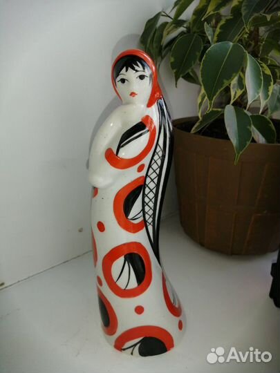 Статуэтка Гжель Девушка с косой