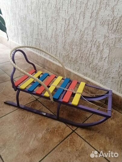 Детские санки со спинкой