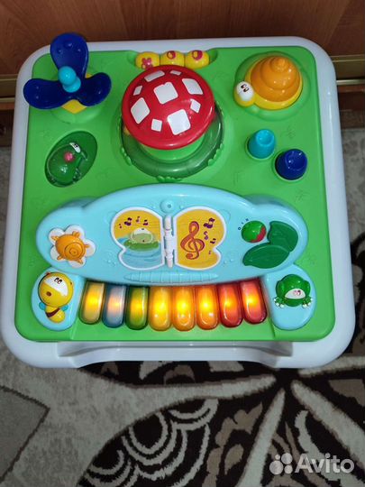 Развивающий стол Chicco. Музыкальный столик 3в1