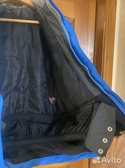 Горнолыжная куртка, комбинезон и перчатки