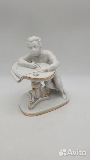 Фигурка Пушкин лфз скол пера СССР 1960-е гг. Без
