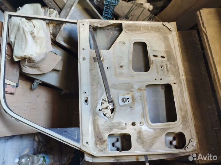 Дверь правая передняя Москвич 2140