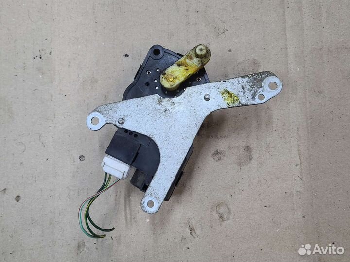 Моторчик заслонки печки Nissan almera n15 1995-01