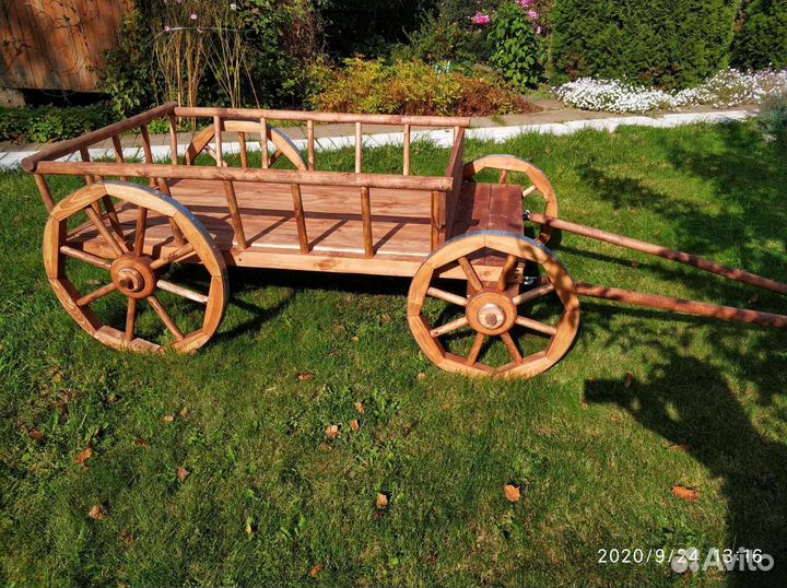 Деревянная телега для декора