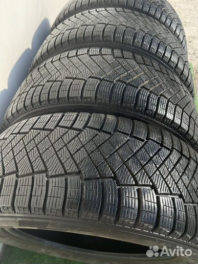 Pirelli Ice Zero FR 255/55 R19 111H