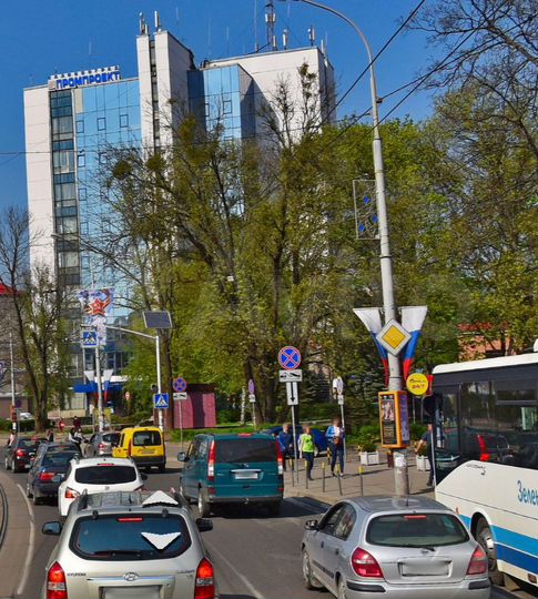 Здание, 7242 м²