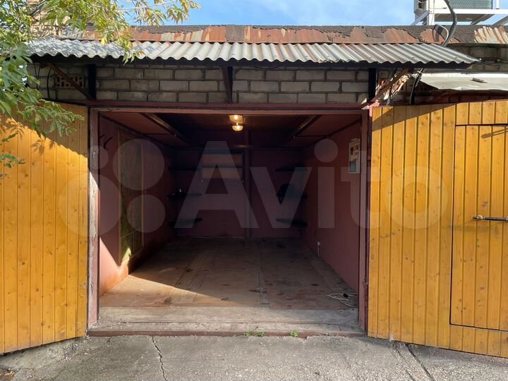 Гараж, > 30 м²