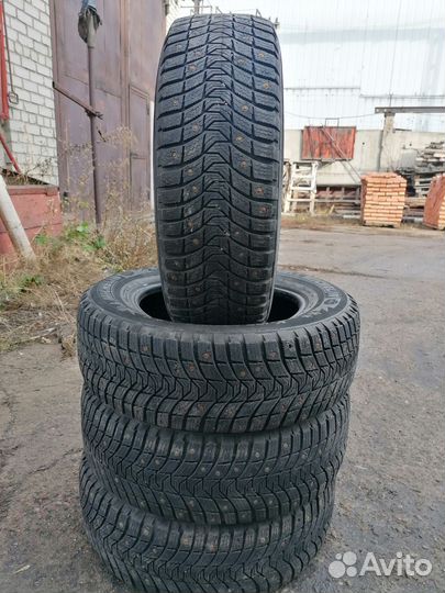 Michelin X-Ice North 3 215/65 R16