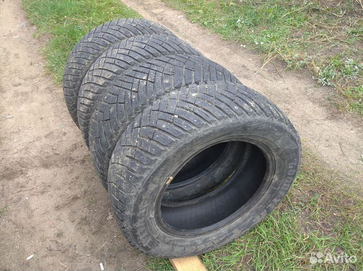 Goodyear UltraGrip 215/65 R16