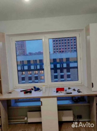 Детская рабочая зона у окна