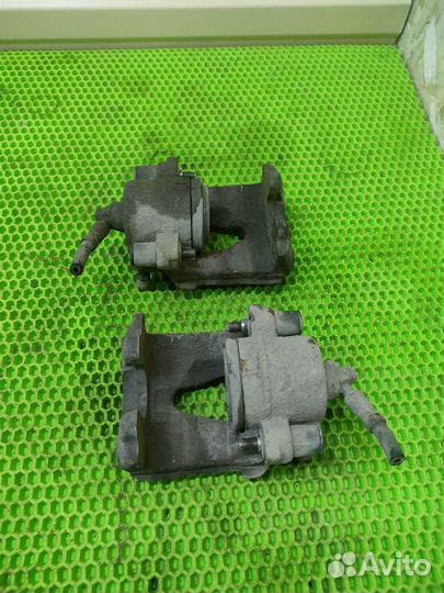 Передний суппорт Volkswagen Jetta 5 1.6 bse