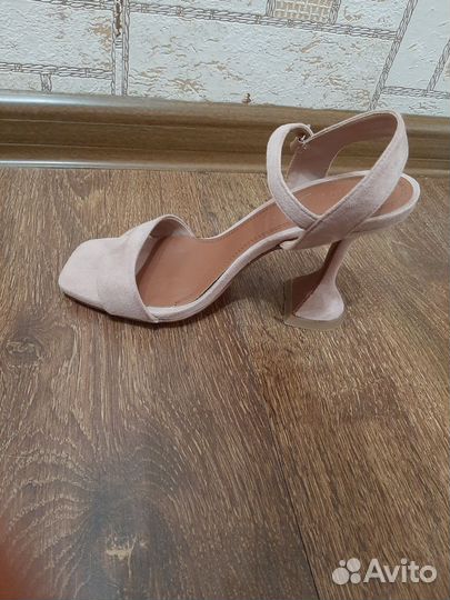 Босоножки женские