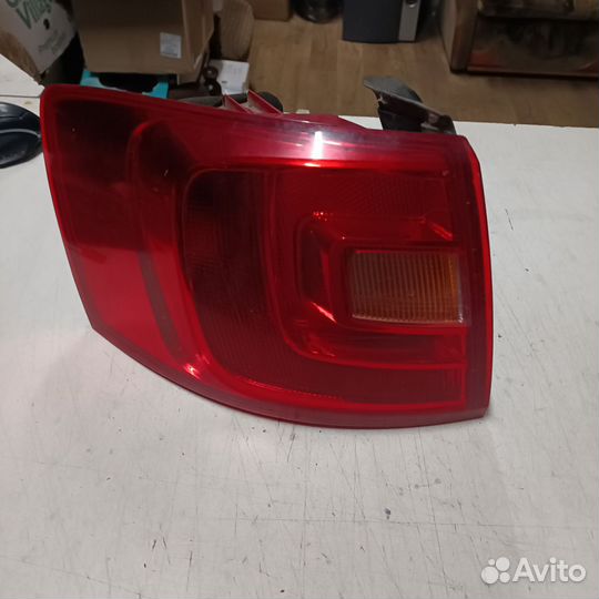 Фонарь задний левый внешний Volkswagen Jetta 6