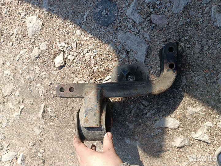 Hyundai Sonata Y3 подушка двигателя