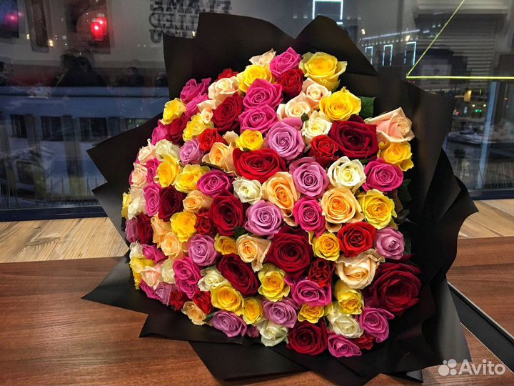 Букет 51 роза яркий микс